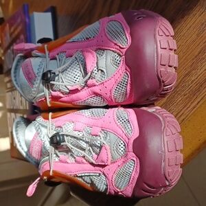 Clorts Sneakers for Swimming, 7.5, pink, gray, Burgundy & orange